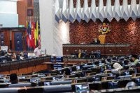 Di Dewan Undangan Negeri atau Parlimen, wakil rakyat boleh bertengkar, tetapi selepas sidang selesai, mereka boleh duduk semeja minum kopi. Foto fail Bernama