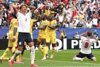 Nico O’Reilly (kiri) dan Harry Kane (kanan) kecewa selepas kedua-duanya gagal menyempurnakan peluang pada penghujung perlawanan menentang Ghana yang berkesudahan seri tanpa jaringan. Foto Agensi