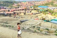 Bangladesh kini menempatkan lebih 1.2 juta pelarian Rohingya. Foto New Age.