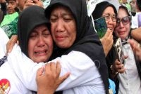 Suasana hiba menyelubungi himpunan Perkumpulan Guru Madrasah (PGM) Indonesia di hadapan Bangunan Dewan Perwakilan Rakyat (DPR) di Jakarta pada 11 Februari 2026 ketika para peserta menyuarakan tuntutan berkaitan kebajikan, pengiktirafan serta nasib guru madrasah di negara itu. — Foto Tempo.