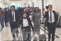 Pasukan peguam mewakili ibu Zara Qairina bersama saksi ke-74 tiba di Mahkamah Koroner Kota Kinabalu.