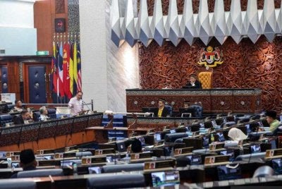 Di Dewan Undangan Negeri atau Parlimen, wakil rakyat boleh bertengkar, tetapi selepas sidang selesai, mereka boleh duduk semeja minum kopi. Foto fail Bernama