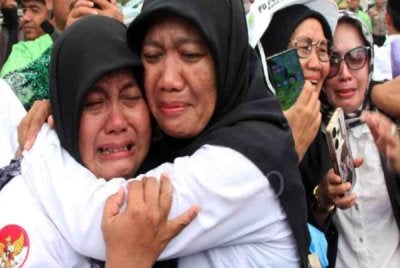 Suasana hiba menyelubungi himpunan Perkumpulan Guru Madrasah (PGM) Indonesia di hadapan Bangunan Dewan Perwakilan Rakyat (DPR) di Jakarta pada 11 Februari 2026 ketika para peserta menyuarakan tuntutan berkaitan kebajikan, pengiktirafan serta nasib guru madrasah di negara itu. — Foto Tempo.
