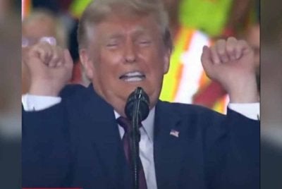 Trump semasa memberi ucapan berhubung perkara berkenaan. Foto Roya News