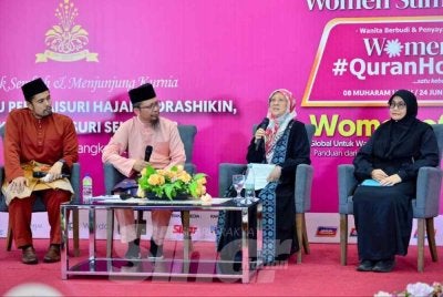 Dr Fauziah (dua dari kanan) berkongsi kisah yang menjadi tamparan hebat buatnya semasa mengikuti misi kemanusiaan ke Palestin sejak 2008. FOTO ASRIL ASWANDI SHUKOR.