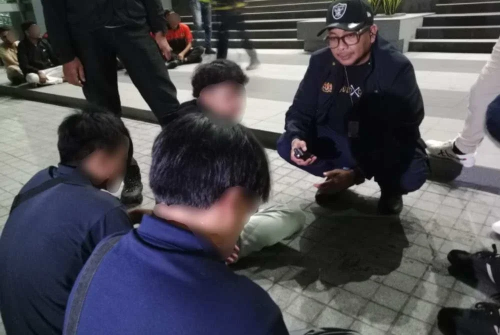 Antara individu yang ditahan untuk pemeriksaan pada Rabu.