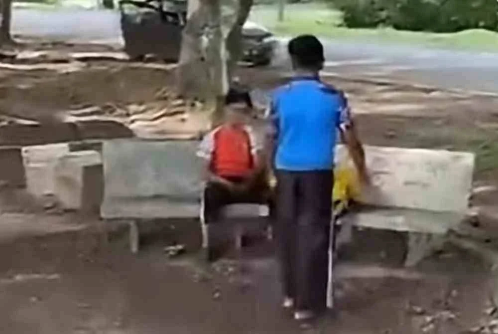 Tangkap layar video kejadian pada 16 Jun lalu yang tular di media sosial.