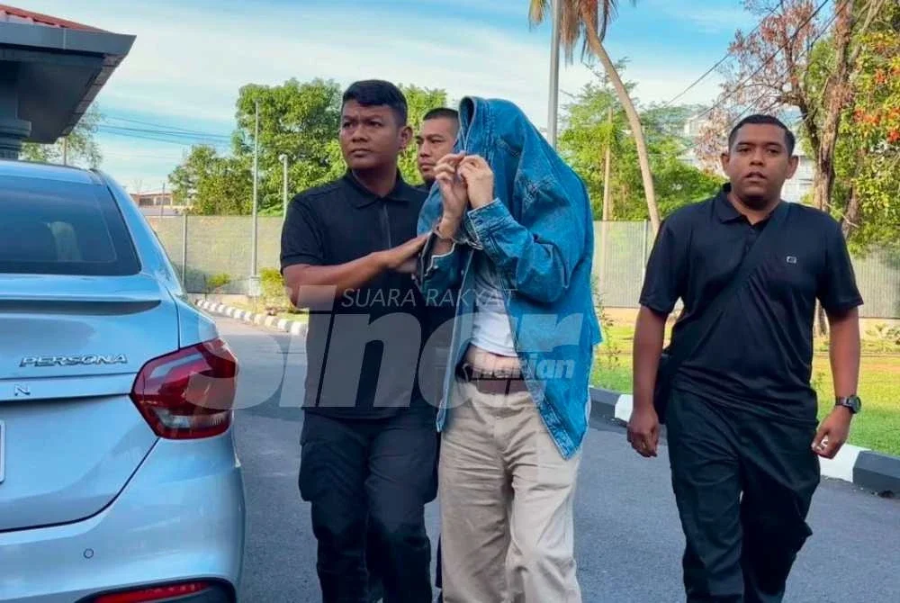 Tertuduh mengaku tidak bersalah terhadap kesemua 207 pertuduhan.