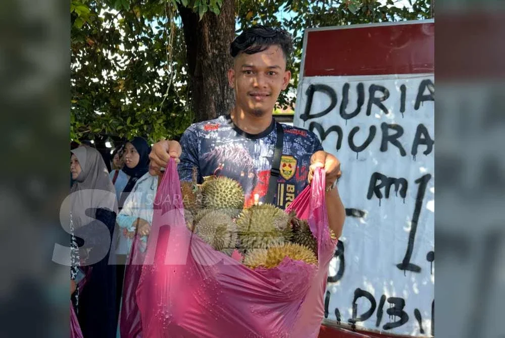 Seplastik durian yang dibeli dengan harga RM1.30 sekilogram. - Foto SINAR HARIAN/ADILA SHARINNI WAHID