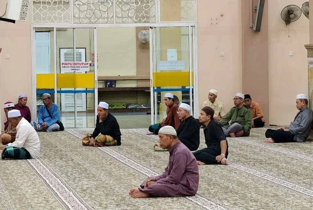 ANTARA jemaah yang hadir ke ceramah Maal Hijrah. Foto FB MASJID AL-ISLAMIAH KG LINDUNGAN