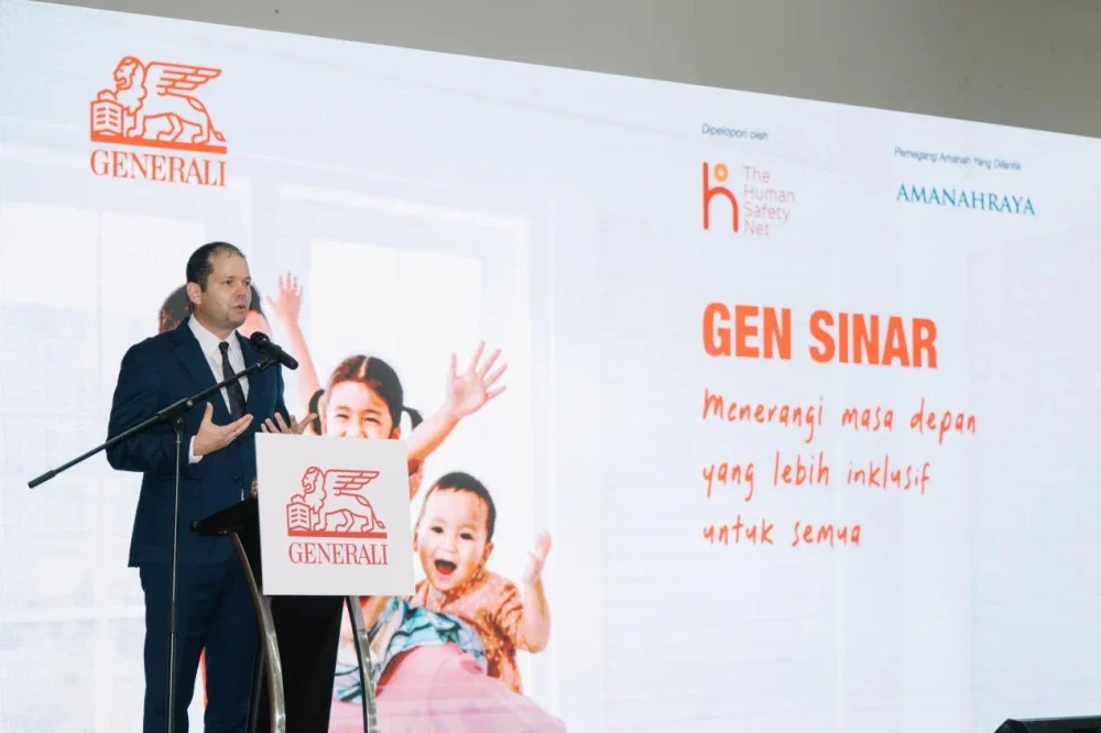 Fabrice berkongsi bagaimana Gen Sinar bertujuan menjadikan perlindungan lebih mudah diakses oleh keluarga kurang mendapat perhatian, sambil membantu kanak-kanak meneruskan pendidikan mereka ketika berdepan masa sukar