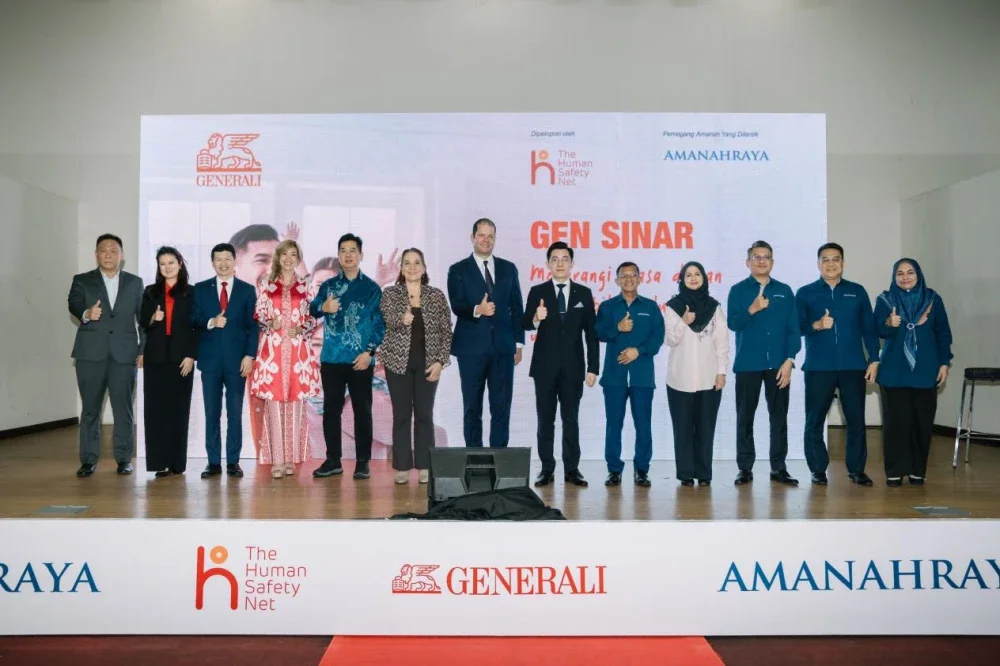 Wakil-wakil daripada Kedutaan Itali, PIAM, Generali Malaysia dan Amanah Raya Berhad di pelancaran Gen Sinar, sebuah pelan yang direka untuk menyokong kelangsungan pendidikan kanak-kanak sekiranya berlaku kematian akibat kemalangan atau hilang upaya kekal kepada pencari nafkah keluarga.
