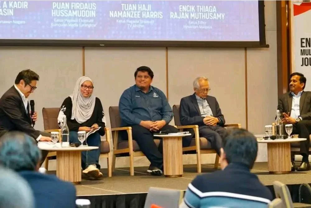 Firdaus (dua dari kiri) semasa menjadi panel forum bertajuk Evolusi Media dan Transformasi Industri: Evolusi, Realiti dan Masa Depan Industri pada Khamis. Foto Facebook MPI