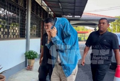 Tertuduh dibawa ke Mahkamah Majistret Jawi pada pagi Khamis.