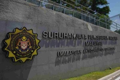 SPRM Johor membuka lima bilik gerakan sempena PRN Johor bagi membolehkan orang ramai menyalurkan maklumat dan aduan berkaitan kesalahan rasuah serta salah guna kuasa sepanjang tempoh pilihan raya berkenaan. Gambar hiasan