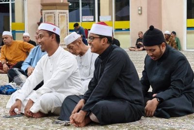 SEBAHAGIAN daripada jemaah yang hadir pada ceramah Maal Hijrah. Foto FB MASJID AL-ISLAMIAH KG LINDUNGAN