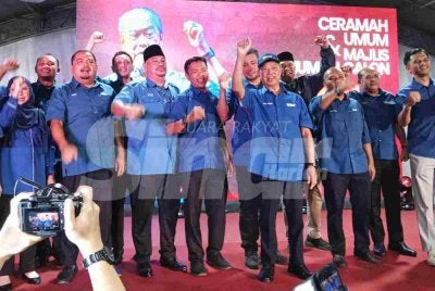 Pengumum calon Bersatu pada PRN Johor di Pejabat Bersatu Pagoh pada malam Khamis.