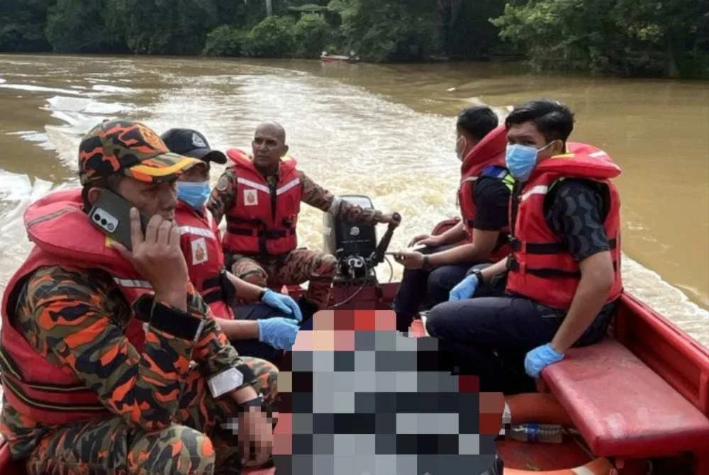 Mayat warga emas itu ditemui orang awam di lokasi kira-kira 25 meter dari tempat dia dilaporkan jatuh. Foto: JBPM Pahang