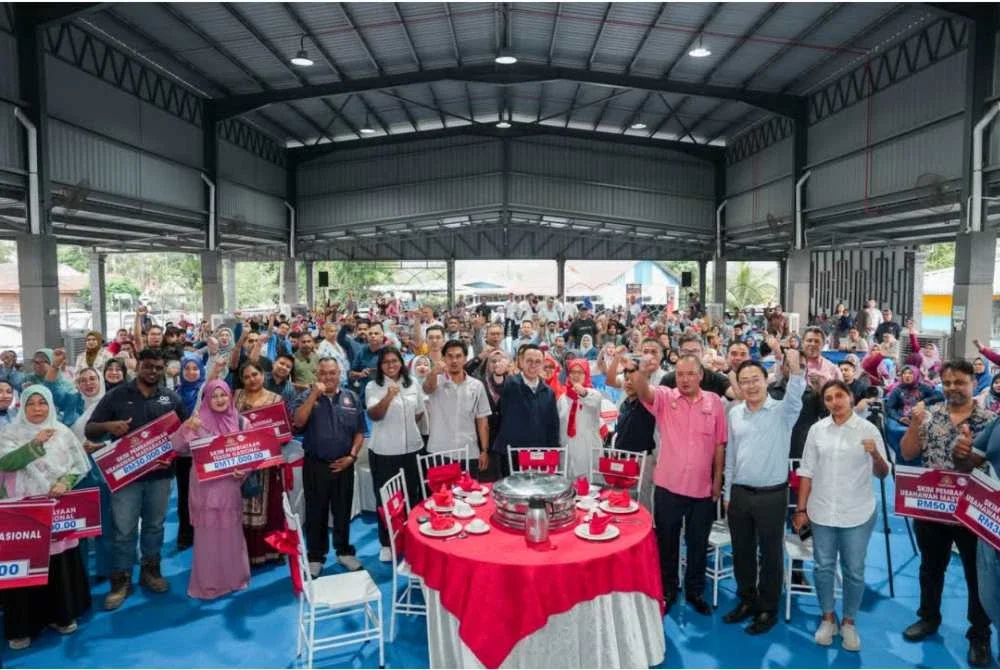 Steven Sim ketika menghadiri Majlis Ramah Mesra bersama kira-kira 400 usahawan TEKUN Johor baru-baru ini.