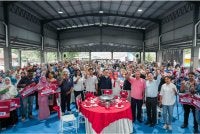 Steven Sim ketika menghadiri Majlis Ramah Mesra bersama kira-kira 400 usahawan TEKUN Johor baru-baru ini.