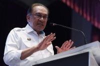 ALOR GAJAH, 24 Jun -- Perdana Menteri Datuk Seri Anwar Ibrahim menyampaikan ucapan pada Sesi Santai Mesra Perdana Menteri dan Ketua Setiausaha Negara Dengan Warga Perkhidmatan Awam Zon Selatan di Dewan Pusat Kecemerlangan Kejuruteraan dan Teknologi JKR (CREaTE) Melaka, hari ini.
-fotoBERNAMA (2026) HAK CIPTA TERPELIHARA