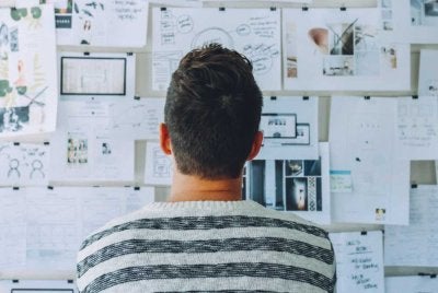 Menilai pelaksanaan pelan perniagaan ataupun objektif-objektif strategik yang ditetapkan di awal tahun merupakan amalan terbaik dalam sektor korporat. Gambar hiasan