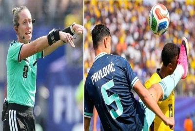 Pavlovic mengangkat kaki terlalu tinggi sehingga terkena kepala Pedro Vite namun tiada semakan VAR dilakukan oleh pengadil Tori Penso. - Foto: Agensi 