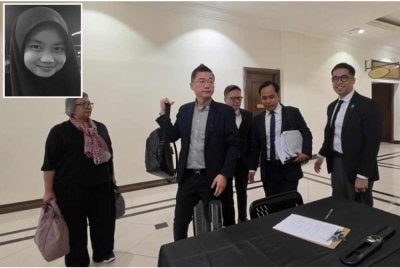 Dr Haw Huo (kiri) ketika hadir untuk memberi keterangan di Mahkamah Koroner Kota Kinabalu.Gambar kecil Allahyarham Zara Qairina