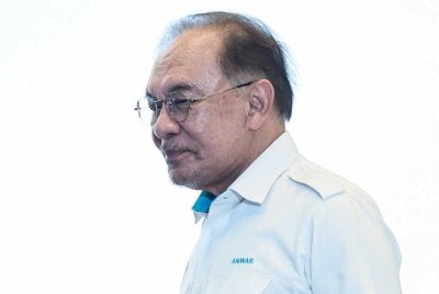 Menurut tinjauan Merdeka Center, Anwar terus mendahului senarai pemimpin politik negara dengan kadar sokongan sebanyak 52 peratus, manakala 42 peratus responden berpandangan Malaysia kini berada di landasan yang betul. Foto fail Bernama