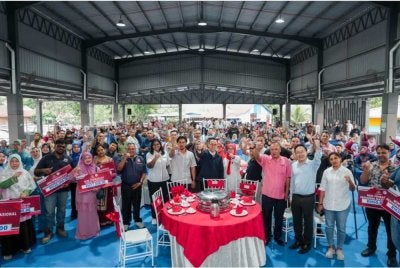 Steven Sim ketika menghadiri Majlis Ramah Mesra bersama kira-kira 400 usahawan TEKUN Johor baru-baru ini.