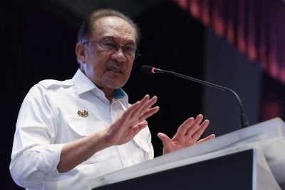 ALOR GAJAH, 24 Jun -- Perdana Menteri Datuk Seri Anwar Ibrahim menyampaikan ucapan pada Sesi Santai Mesra Perdana Menteri dan Ketua Setiausaha Negara Dengan Warga Perkhidmatan Awam Zon Selatan di Dewan Pusat Kecemerlangan Kejuruteraan dan Teknologi JKR (CREaTE) Melaka, hari ini.
-fotoBERNAMA (2026) HAK CIPTA TERPELIHARA