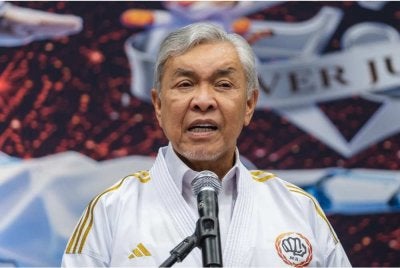 Ahmad Zahid berucap pada Majlis Perasmian Kejohanan Karate Terbuka Antarabangsa Ke-25 di Stadium Titiwangsa. - Foto Bernama