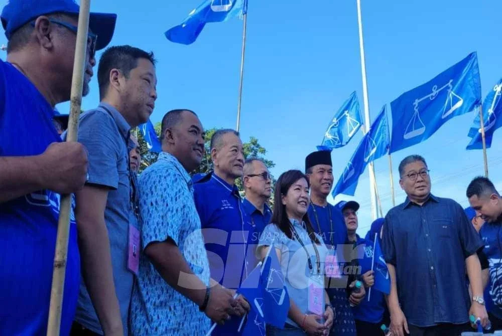 Laungan 'Maju Johor' mengiringi calon Barisan Nasional (BN), Teow Chia Ling.