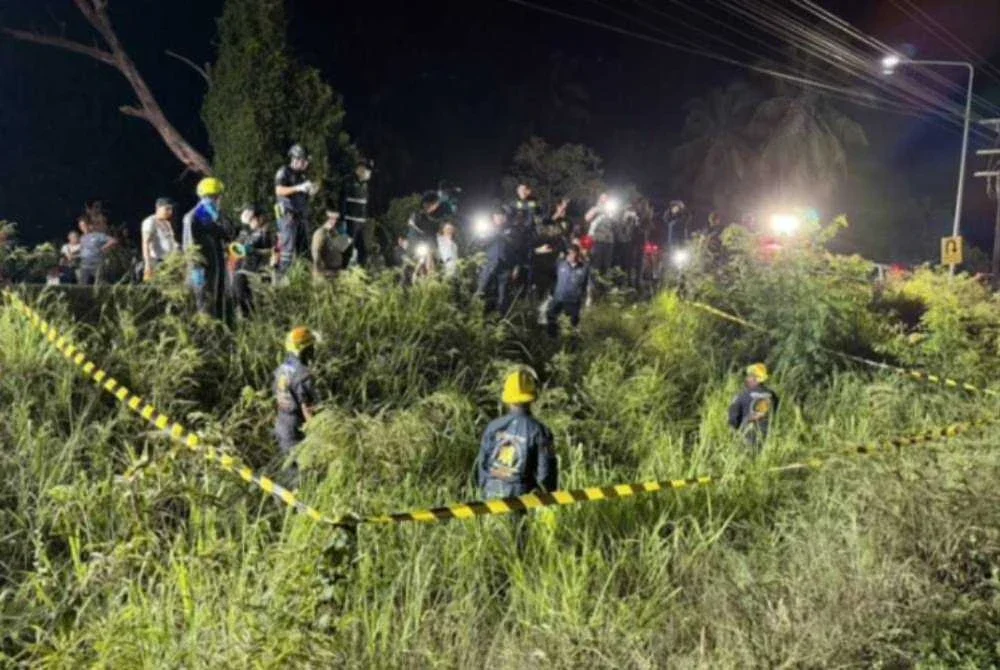 Pencarian pihak berkuasa menemui beg pakaian yang memuatkan mayat mangsa. Foto khaosodenglish.