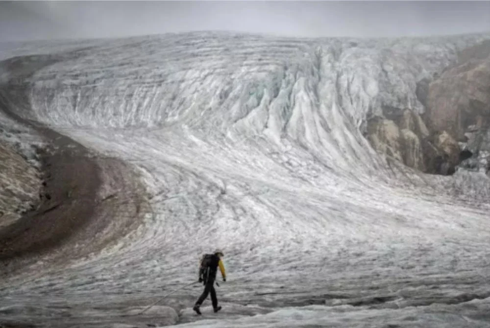Glasier di Switzerland mengalami pencairan yang semakin membimbangkan susulan gelombang haba melampau yang melanda Eropah. Foto: AFP