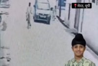 Rakaman CCTV menunjukkan kanak-kanak itu diajak memasuki kenderaan suspek. Foto X.