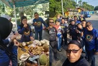 Memang berbaloi ride jauh-jauh makan durian. Macam-macam ada!