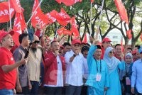 Saifuddin, Amirudin iringi Maszlee yang mewakili PH sebagai calon bertanding kerusi Puteri Wangsa pada Pilihan Raya Negeri (PRN) Johor pada Sabtu.