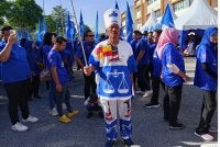 Alias sanggup datang dari Selangor untuk memberi sokongan kepada Onn Hafiz.