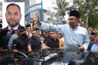 Kaji selidik Merdeka Center yang dikeluarkan pada 25 Jun 2026 tidak menunjukkan bahawa Anwar berada di hujung hayat politiknya. Gambar kecil: Mazlan