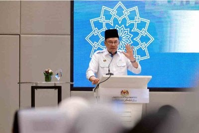 Anwar menyampaikan ucapan pada Perasmian Konvensyen Kebangsaan Profesion Peguam Syarie 2026 pada Sabtu. Foto Bernama