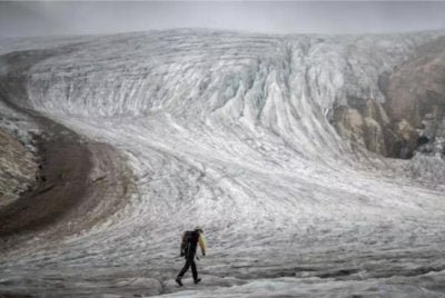 Glasier di Switzerland mengalami pencairan yang semakin membimbangkan susulan gelombang haba melampau yang melanda Eropah. Foto: AFP