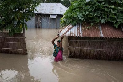 Kedudukan geografi Bangladesh menyebabkan negara itu kerap dilanda banjir besar. - FOTO:TNH