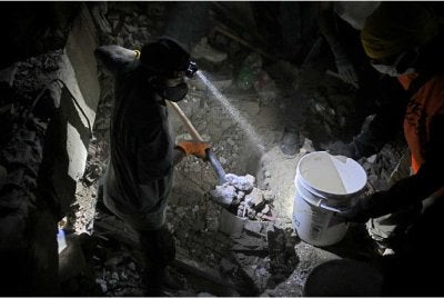 Harapan untuk menemukan lebih ramai mangsa yang masih hidup semakin tipis. - Foto AFP