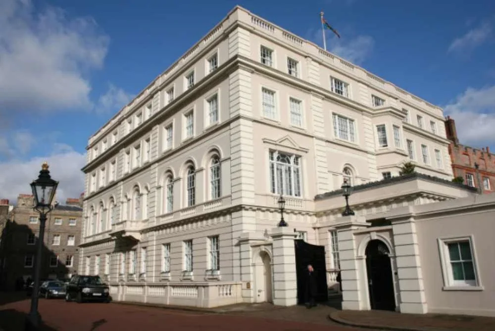 Pasangan diraja itu mendiami Clarence House sejak mereka berkahwin pada 2005. Foto: Agensi