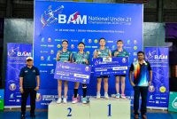 Dari kanan Aqilah Ramdan- Xin Yee mengatasi Dania Sofea Zaidi-Zhing Hui untuk juarai beregu wanita.