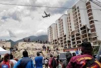 Operasi SAR terus dipergiatkan di lokasi terjejas gempa selepas beberapa mangsa ditemui masih hidup meskipun terperangkap selama empat hari. - Foto AFP