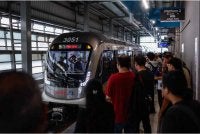 Orang ramai menggunakan perkhidmatan Sistem Transit Aliran Ringan 3 (LRT3) ketika tinjauan di Stesen Glenmarie 2 hari ini. Foto Bernama 