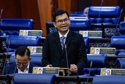 Menteri Ekonomi, Akmal Nasrullah Mohd Nasir ketika sesi Penerangan Menteri Mengenai Krisis Bekalan Global di Dewan Rakyat.
-- foto BERNAMA