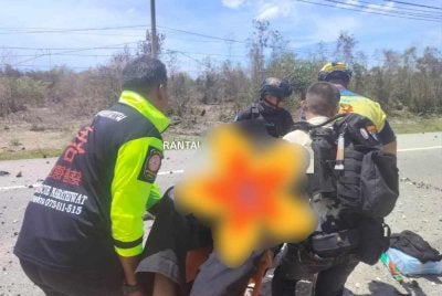 Dua rakyat Malaysia cedera selepas kenderaan jenis Proton X50 yang dinaiki terkena letupan bom berhampiran Mukim Phrai Wan, Daerah Tak Bai, Wilayah Narathiwat, Thailand pada Isnin. - FOTO: Tular 